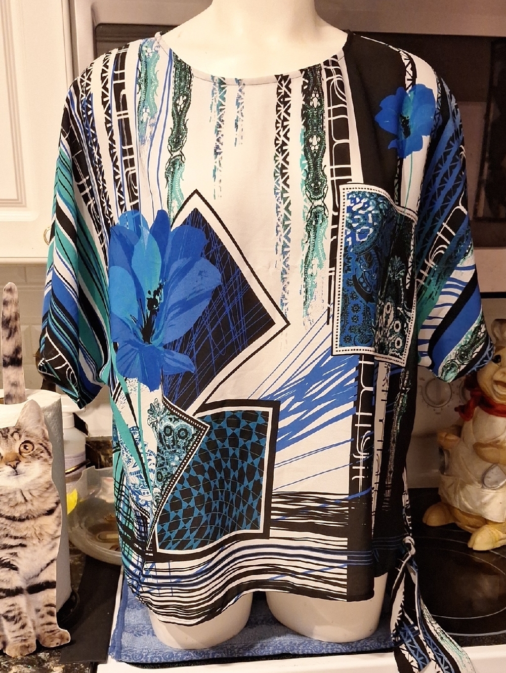 d Chico's Blue  White Blue Printed Top Regular Size 3
